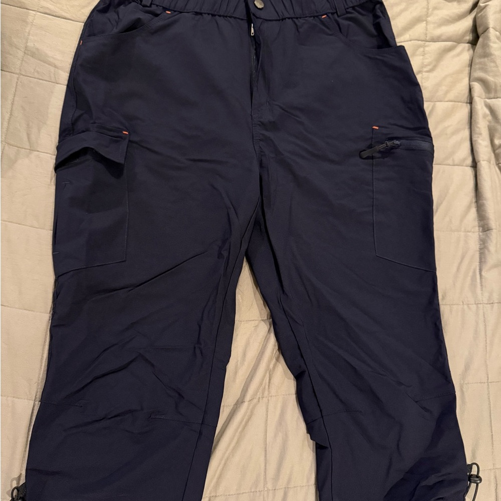 Gymbrave Women’s 3/4 Navy Cargo Pants